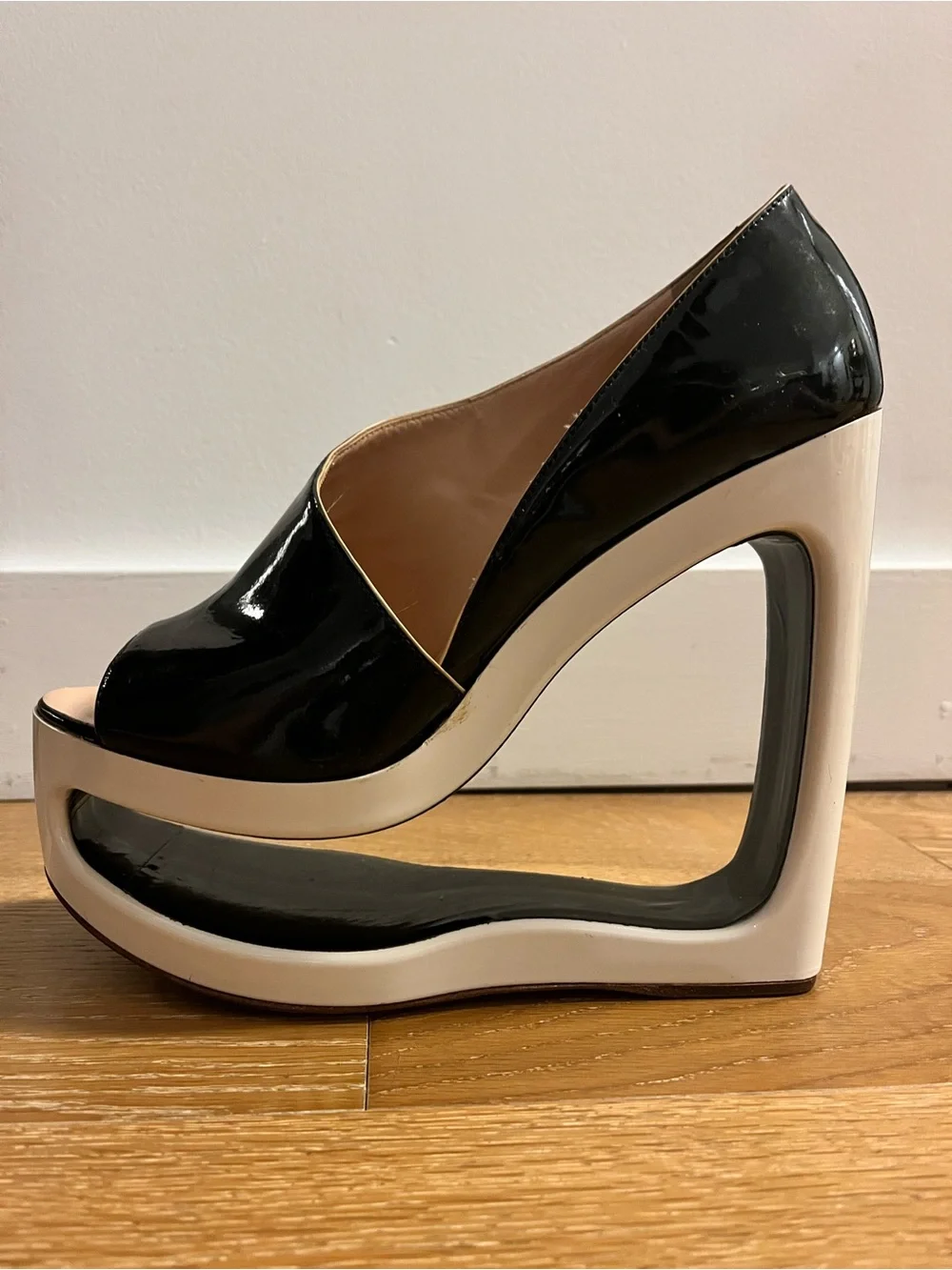 Giuseppe Zanotti Bloc SS2008 Black and Cream Cutout Platform Pump gently worn